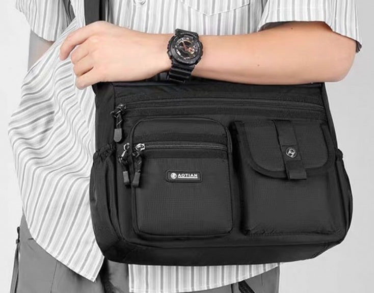 26001 Discover our stylish and practical shoulder bags – perfect for your everyday