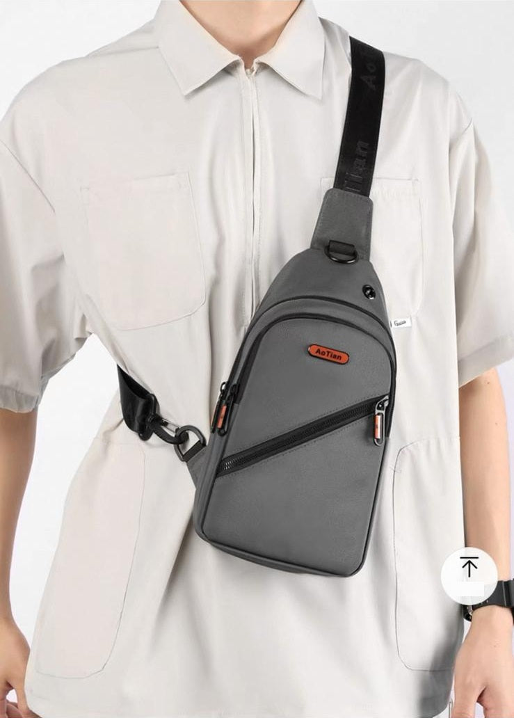 82084 Versatile Crossbody Bag – Your Perfect Everyday Companion (30cm x 16cm x 9cm)