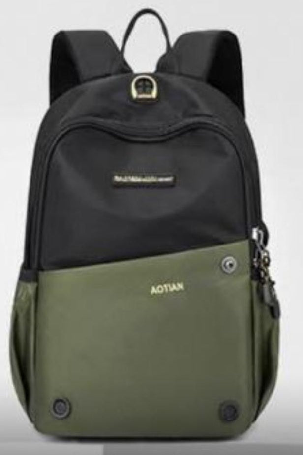 8355 π Stylish and practical backpack β your perfect companion for daily life!